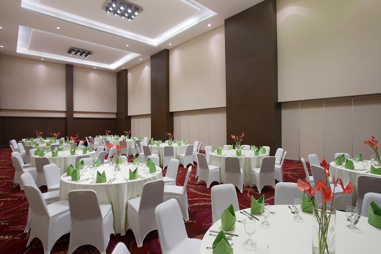 Hotel Santika Palu Luaran gambar