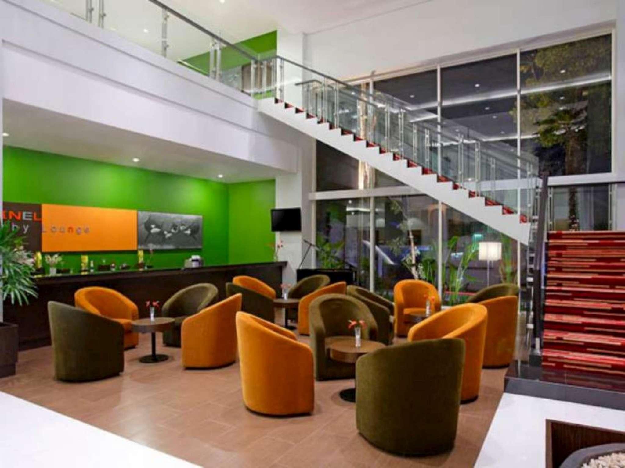 Hotel Santika Palu Luaran gambar