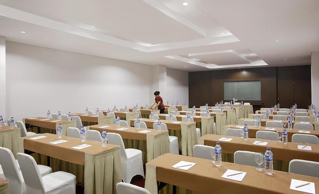 Hotel Santika Palu Luaran gambar