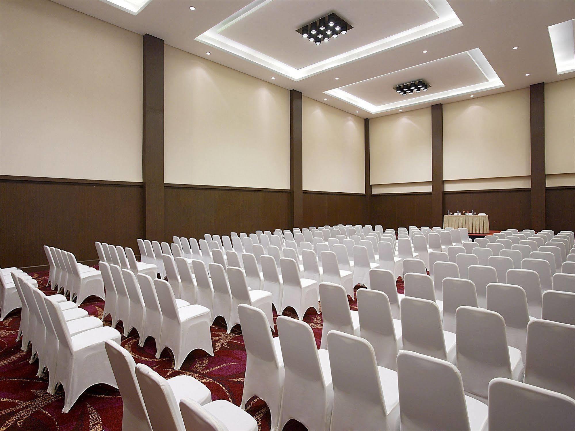 Hotel Santika Palu Luaran gambar