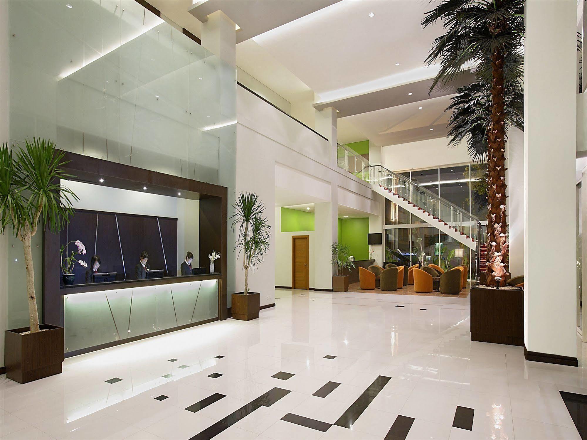 Hotel Santika Palu Luaran gambar