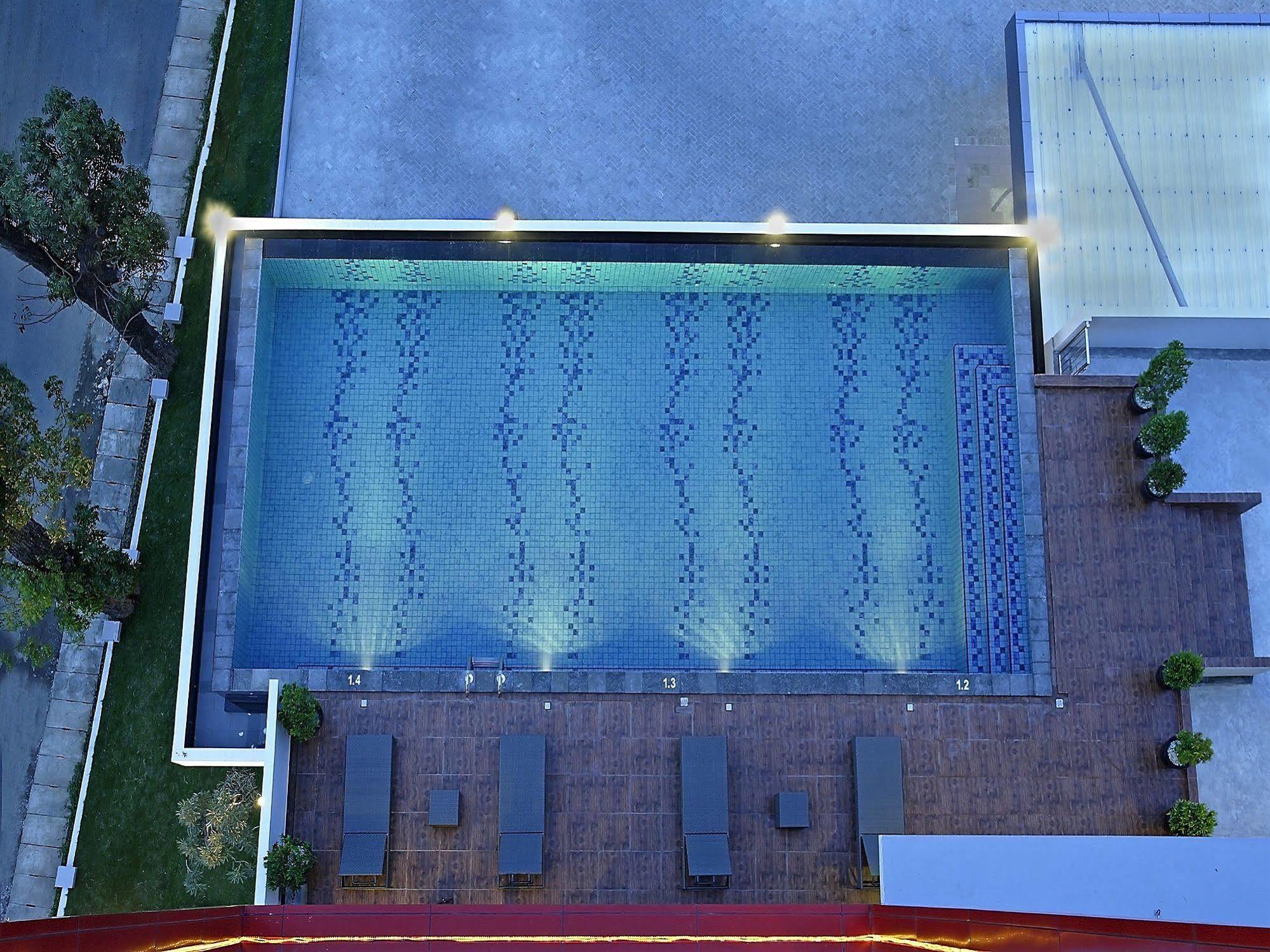 Hotel Santika Palu Luaran gambar