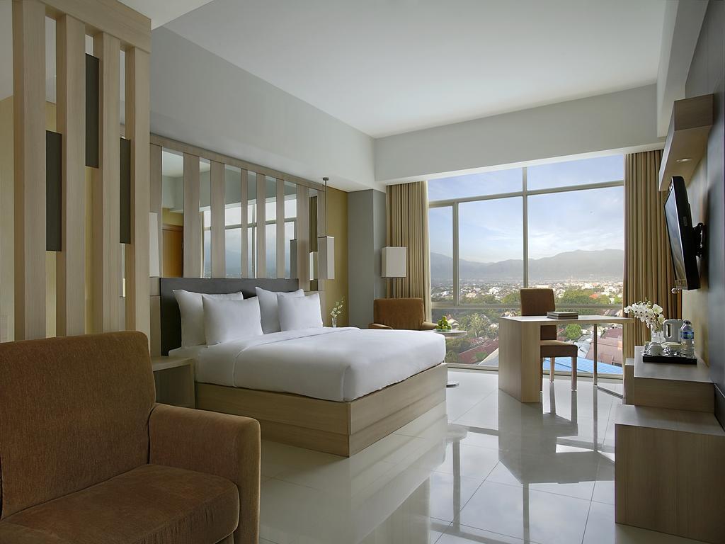 Hotel Santika Palu Luaran gambar