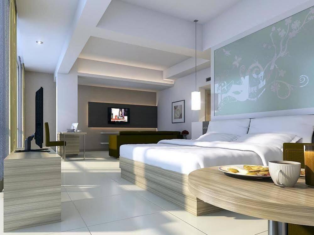 Hotel Santika Palu Luaran gambar