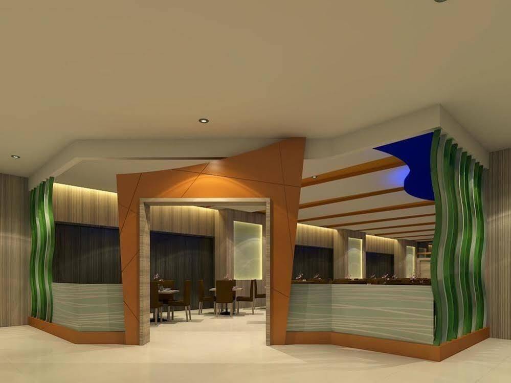 Hotel Santika Palu Luaran gambar